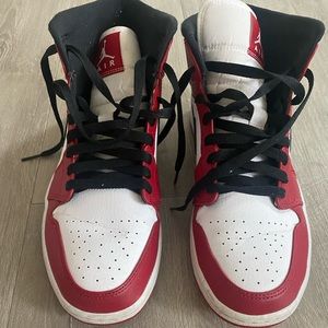 Nike Air Jordan 1 Mid Chicago Sneakers Size 9